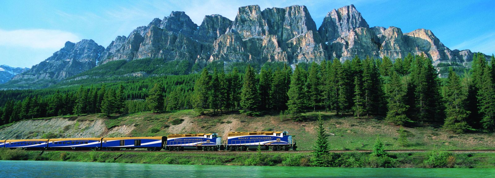 Rocky Mountain Train, a winter train journey in Canda going pass the Canadian countryside of mountains and forests