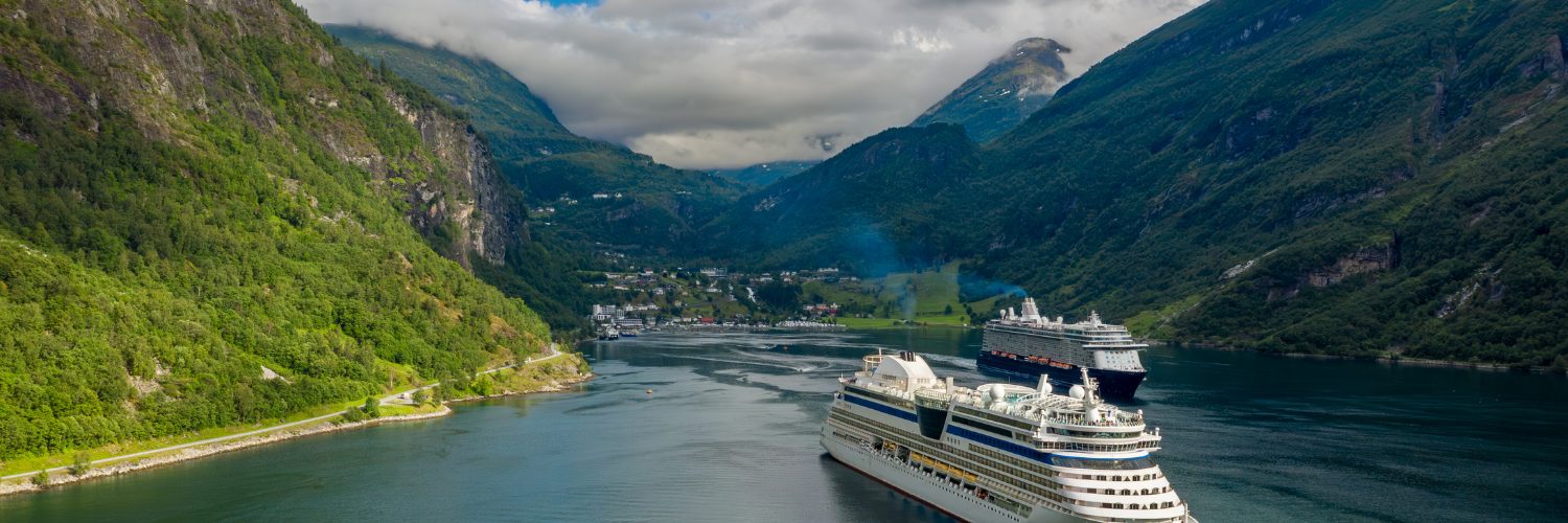 A boat flows through the fjords
