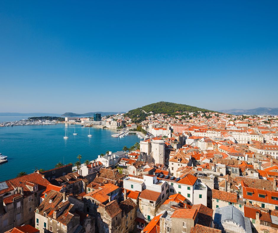 Croatia Rail packages offer a new perspective of the city, overlooking the turquoise waters, contrasting with the terracotta houses